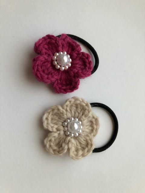 ハンドメイド ヘアゴム お花ふたつ♪ ウール100% axes好き 毛糸 < 女性ファッション  ハンドメイド ヘアゴム お花ふたつ♪ ウール100% axes好き 毛糸 < 女性ファッションの