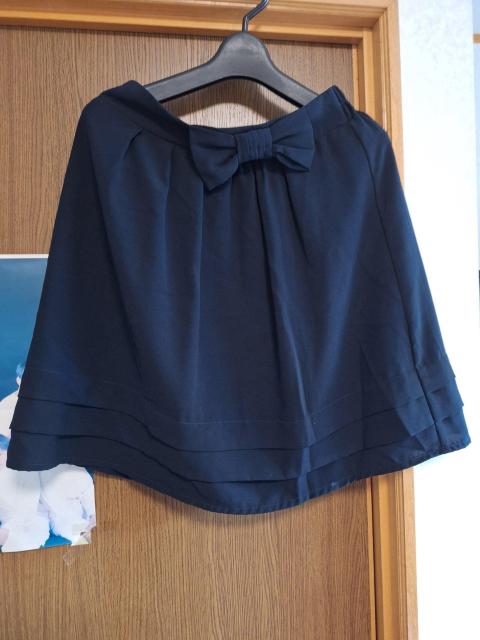黒膝丈スカート < 女性ファッション  黒膝丈スカート  < 女性ファッションの