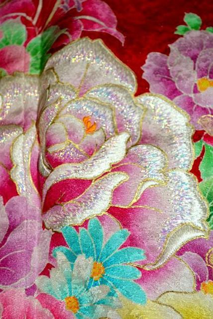 振袖 中古 送料無料 最高峰 新品同様 赤 金彩 金彩網目模様 花柄 身丈174.5cm 裄丈67cm 正絹 成人式 T3650 < 女性ファッション  振袖 中古 送料無料 最高峰 新品同様 赤 金彩 金彩網目模様 花柄 身丈174.5cm 裄丈67cm 正絹 成人式 T3650 < 女性ファッションの
