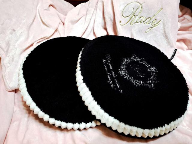 AI出品☆-Rady-☆2個セットホテルシリーズ/フレーム柄/円形クッション座布団/英ロゴ刺繍/ふわふわもっちり黒白*直径45cm < ブランド AI出品☆-Rady-☆2個セットホテルシリーズ/フレーム柄/円形クッション座布団/英ロゴ刺繍/ふわふわもっちり黒白*直径45cm < ブランドの