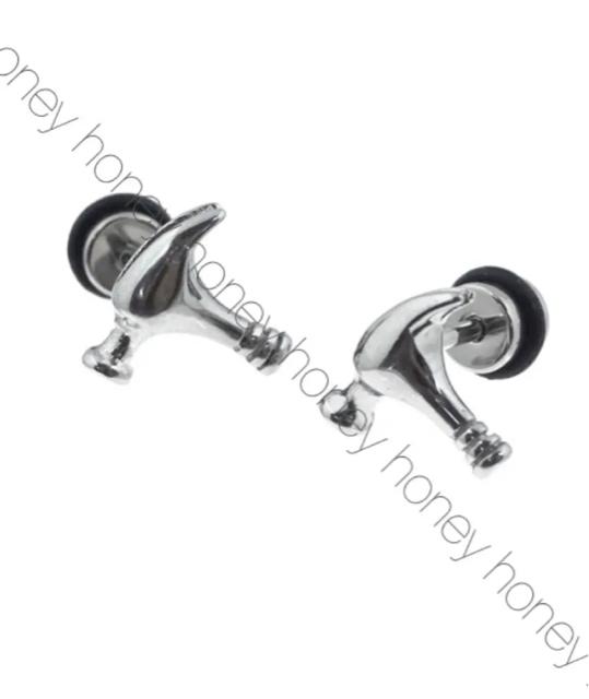 定価3,240円【新品未使用】ハンマースタッドピアス●専用袋付き●シルバー●男女兼用 < 男性アクセサリー/時計  定価3,240円【新品未使用】ハンマースタッドピアス●専用袋付き●シルバー●男女兼用 < 男性アクセサリー/時計の