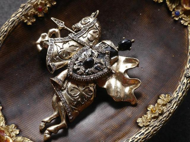 新品アンティーク調ゴシック黒騎士ブローチ 中世 騎士 < 女性アクセサリー/時計  新品アンティーク調ゴシック黒騎士ブローチ 中世 騎士 < 女性アクセサリー/時計の