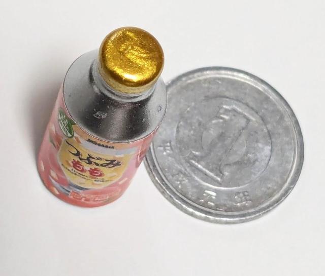 ミニチュア★つぶみ★もも★缶ジュース★デザイン違いあります★ドールハウスに★ < おもちゃ  ミニチュア★つぶみ★もも★缶ジュース★デザイン違いあります★ドールハウスに★ < おもちゃの