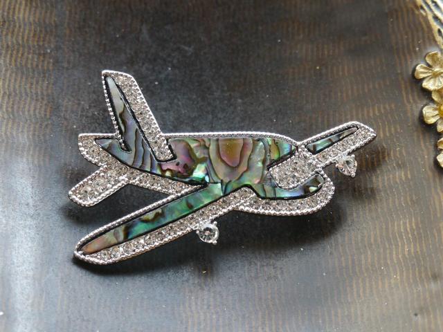 新品アンティーク調きらきらストーン ユニークな飛行機 航空機ブローチ < 女性アクセサリー/時計 新品アンティーク調きらきらストーン ユニークな飛行機 航空機ブローチ < 女性アクセサリー/時計の