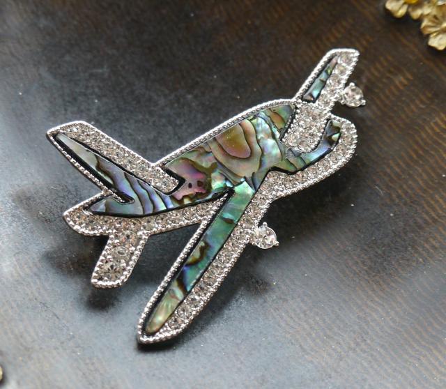 新品アンティーク調きらきらストーン ユニークな飛行機 航空機ブローチ < 女性アクセサリー/時計 新品アンティーク調きらきらストーン ユニークな飛行機 航空機ブローチ < 女性アクセサリー/時計の