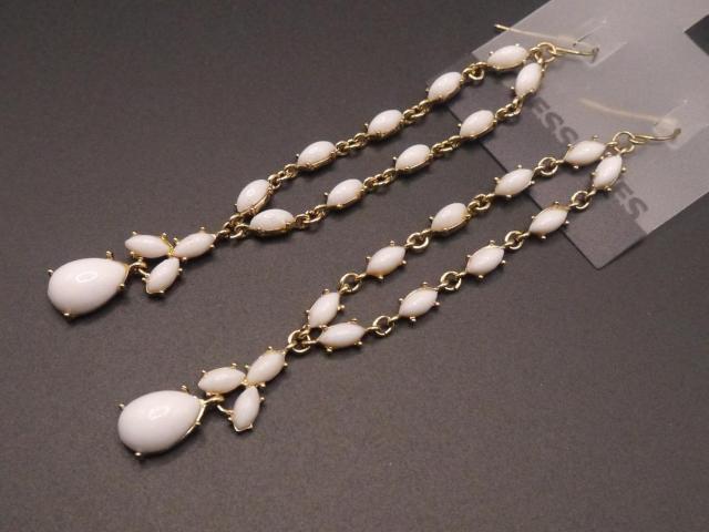 新品 アンティーク調ゆらゆら白ストーンピアス < 女性アクセサリー/時計  新品 アンティーク調ゆらゆら白ストーンピアス < 女性アクセサリー/時計の