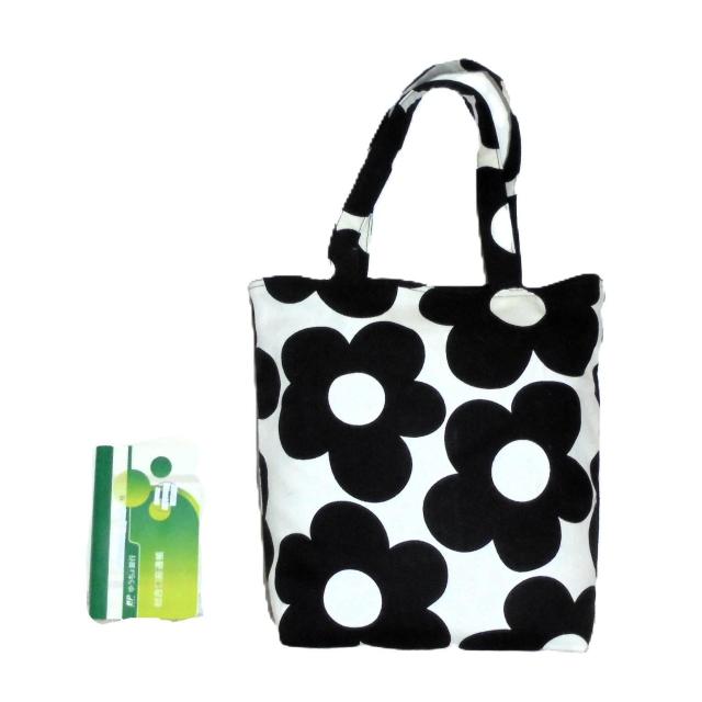 【くったりタイプ】【スクエアベーシックトートバッグ】【外ポケA】◆北欧◆黒い花×白地 < 女性ファッション 【くったりタイプ】【スクエアベーシックトートバッグ】【外ポケA】◆北欧◆黒い花×白地 < 女性ファッションの