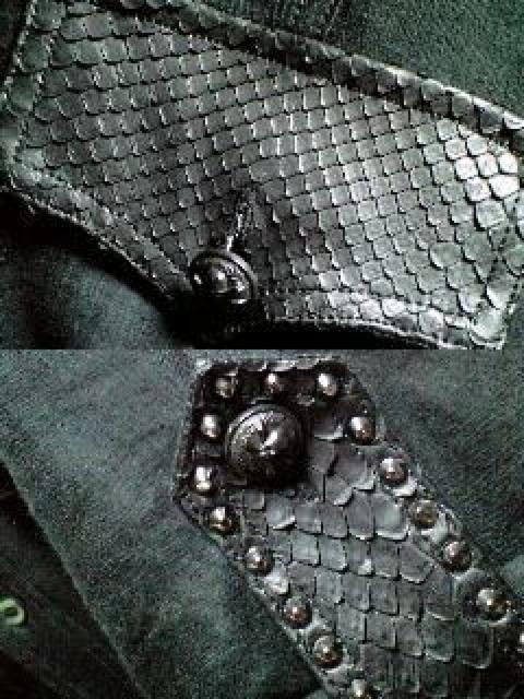 新品ROENロエンコレクションライン パイソン切替イーグル刺繍ワッペンシルク混シャツ 44 < ブランド  新品ROENロエンコレクションライン パイソン切替イーグル刺繍ワッペンシルク混シャツ 44 < ブランドの