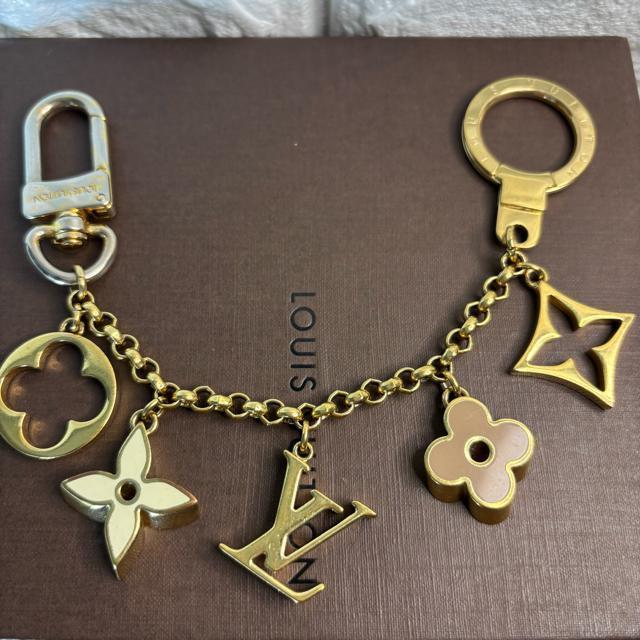 《美品》★ルイ ヴィトン★LOUIS VUITTON バッグチャーム チェーン フルールドゥ. モノグラム M65111 ゴールド < ブランド  《美品》★ルイ ヴィトン★LOUIS VUITTON バッグチャーム チェーン フルールドゥ. モノグラム M65111 ゴールド < ブランドの