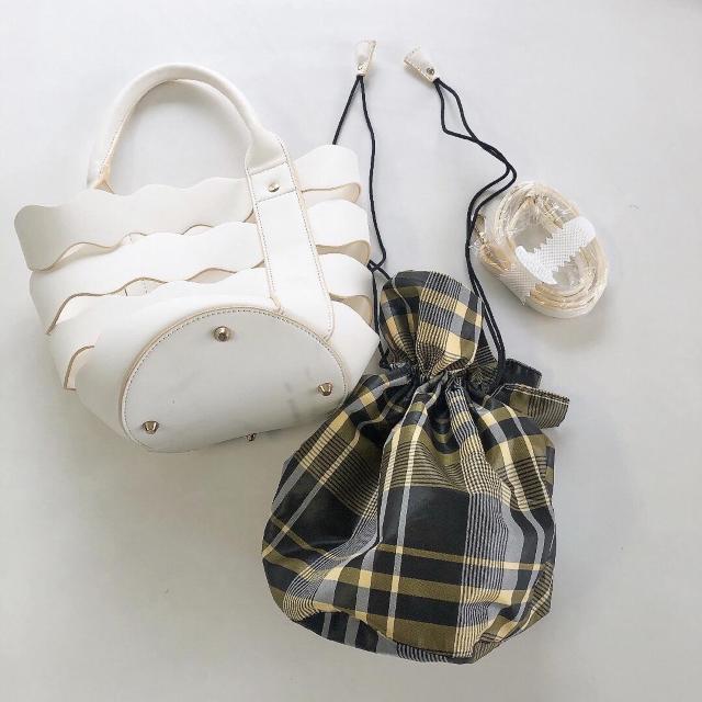 ◆UNTITLED/アンタイトル◆2WAYウェーブバケツトートバッグ★ホワイト*/巾着付き♪未使用 < ブランド ◆UNTITLED/アンタイトル◆2WAYウェーブバケツトートバッグ★ホワイト*/巾着付き♪未使用 < ブランドの