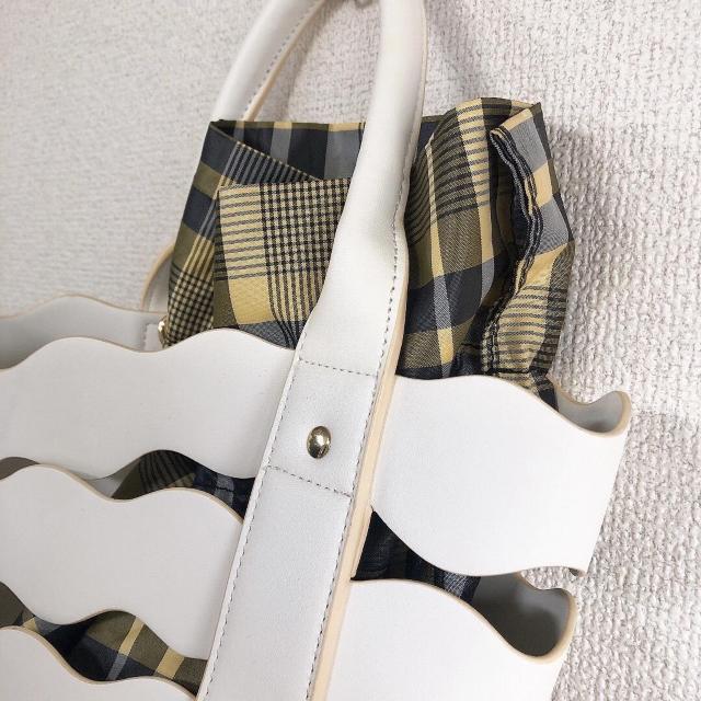 ◆UNTITLED/アンタイトル◆2WAYウェーブバケツトートバッグ★ホワイト*/巾着付き♪未使用 < ブランド ◆UNTITLED/アンタイトル◆2WAYウェーブバケツトートバッグ★ホワイト*/巾着付き♪未使用 < ブランドの