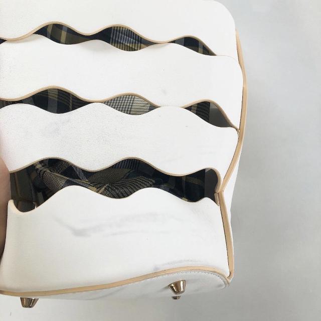 ◆UNTITLED/アンタイトル◆2WAYウェーブバケツトートバッグ★ホワイト*/巾着付き♪未使用 < ブランド ◆UNTITLED/アンタイトル◆2WAYウェーブバケツトートバッグ★ホワイト*/巾着付き♪未使用 < ブランドの