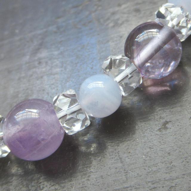 ラベンダーアメジストxブルーレースブレスレット 天然石 パワーストーン < 女性アクセサリー/時計 ラベンダーアメジストxブルーレースブレスレット 天然石 パワーストーン < 女性アクセサリー/時計の