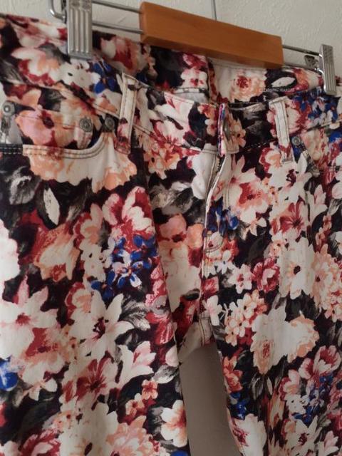 AZUL BY MOUSSY アズールバイマウジー◆花柄 ストレート パンツ◆Lサイズ < ブランド  AZUL BY MOUSSY アズールバイマウジー◆花柄 ストレート パンツ◆Lサイズ < ブランドの