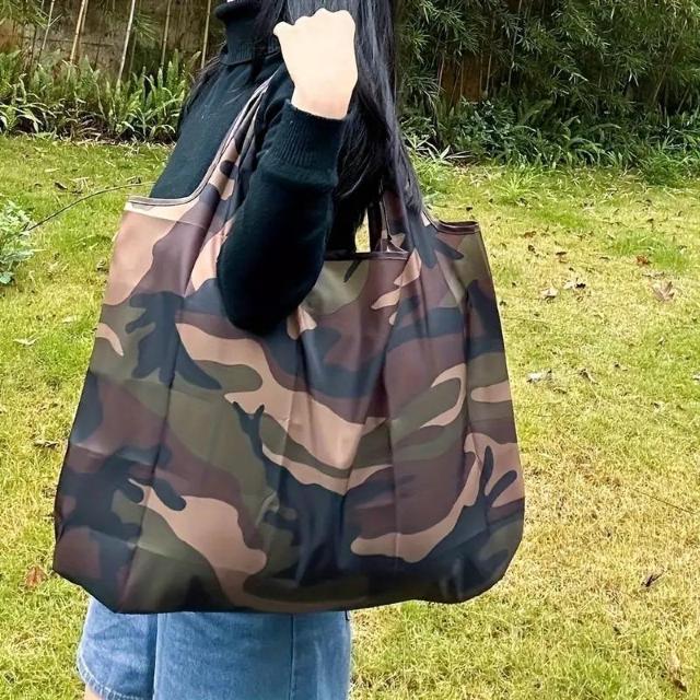 超お買い得590円★大容量のポータブルショッピングトートバッグ 迷彩柄 < 女性ファッション  超お買い得590円★大容量のポータブルショッピングトートバッグ 迷彩柄 < 女性ファッションの