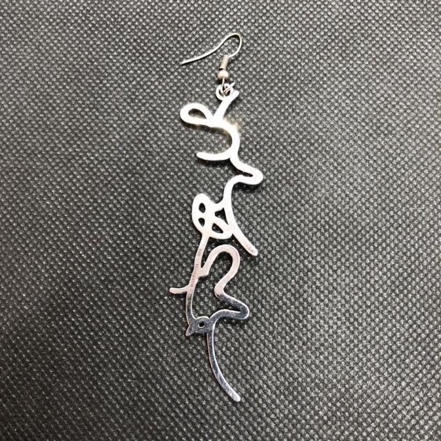 即決 HARE ハレ ひらがな ピアス 片耳のみ < ブランド  即決 HARE ハレ ひらがな ピアス 片耳のみ < ブランドの