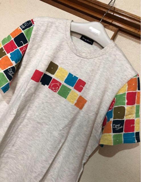 drug store's ドラッグストアーズ 前や袖にロゴやブタさん顔 Tシャツ < ブランド  drug store's ドラッグストアーズ 前や袖にロゴやブタさん顔 Tシャツ  < ブランドの