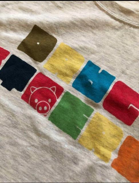 drug store's ドラッグストアーズ 前や袖にロゴやブタさん顔 Tシャツ < ブランド  drug store's ドラッグストアーズ 前や袖にロゴやブタさん顔 Tシャツ < ブランドの