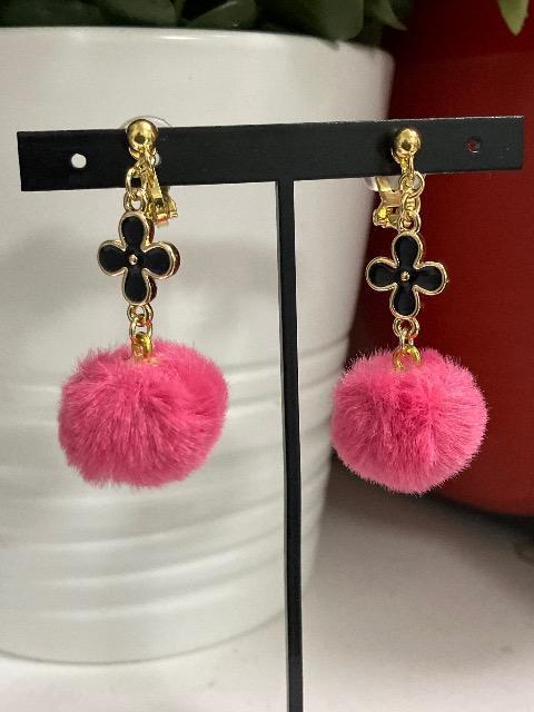 ハンドメイド ファーボールのチャームを使用したイヤリング < 女性ファッション  ハンドメイド ファーボールのチャームを使用したイヤリング  < 女性ファッションの