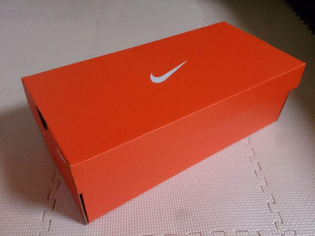 NIKE ̂ i 21.5  uh 