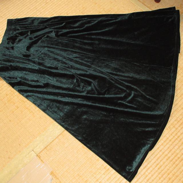 未使用☆ベロア地ロング丈スカート*秋冬*光沢感(ダークグリーン) < 女性ファッション  未使用☆ベロア地ロング丈スカート*秋冬*光沢感(ダークグリーン)  < 女性ファッションの