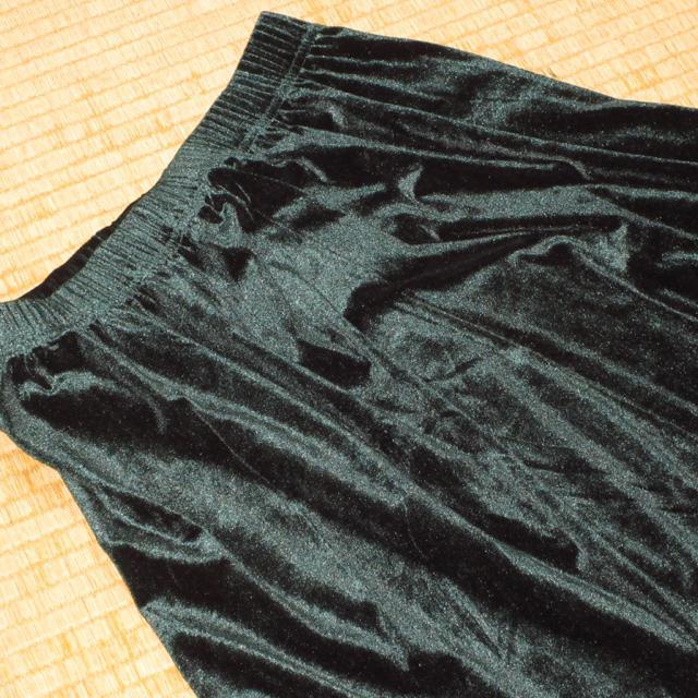 未使用☆ベロア地ロング丈スカート*秋冬*光沢感(ダークグリーン) < 女性ファッション  未使用☆ベロア地ロング丈スカート*秋冬*光沢感(ダークグリーン) < 女性ファッションの