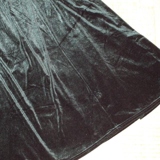 未使用☆ベロア地ロング丈スカート*秋冬*光沢感(ダークグリーン) < 女性ファッション  未使用☆ベロア地ロング丈スカート*秋冬*光沢感(ダークグリーン) < 女性ファッションの