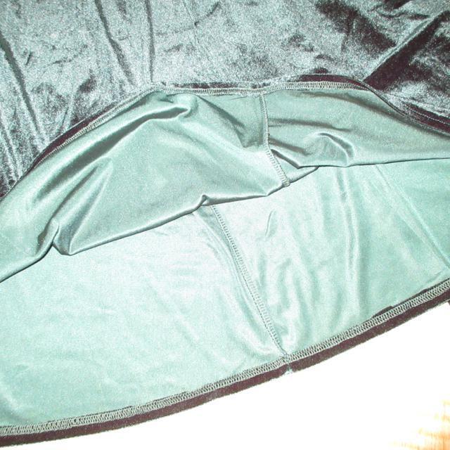 未使用☆ベロア地ロング丈スカート*秋冬*光沢感(ダークグリーン) < 女性ファッション  未使用☆ベロア地ロング丈スカート*秋冬*光沢感(ダークグリーン) < 女性ファッションの