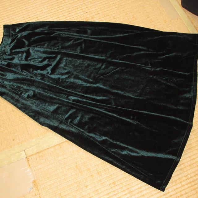 未使用☆ベロア地ロング丈スカート*秋冬*光沢感(ダークグリーン) < 女性ファッション  未使用☆ベロア地ロング丈スカート*秋冬*光沢感(ダークグリーン) < 女性ファッションの