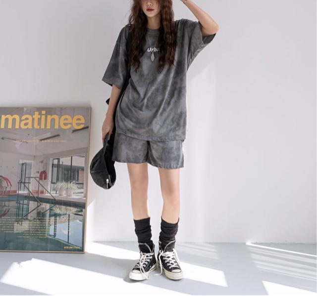 定価5,478円【新品未使用】タイダイ柄 ロゴTシャツ&短パン 2点セット●M グレー●韓国ファッション●セットアップ < 女性ファッション  定価5,478円【新品未使用】タイダイ柄 ロゴTシャツ&短パン 2点セット●M グレー●韓国ファッション●セットアップ < 女性ファッションの