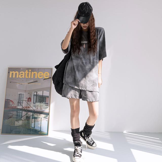 定価5,478円【新品未使用】タイダイ柄 ロゴTシャツ&短パン 2点セット●M グレー●韓国ファッション●セットアップ < 女性ファッション  定価5,478円【新品未使用】タイダイ柄 ロゴTシャツ&短パン 2点セット●M グレー●韓国ファッション●セットアップ < 女性ファッションの
