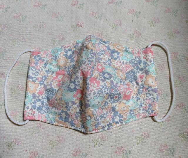 【送料無料】ハンドメイド 大人用マスク 小さめ リバティ柄 < 女性ファッション 【送料無料】ハンドメイド 大人用マスク 小さめ リバティ柄 < 女性ファッションの