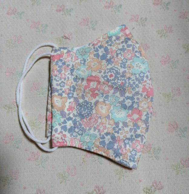 【送料無料】ハンドメイド 大人用マスク 小さめ リバティ柄 < 女性ファッション 【送料無料】ハンドメイド 大人用マスク 小さめ リバティ柄 < 女性ファッションの