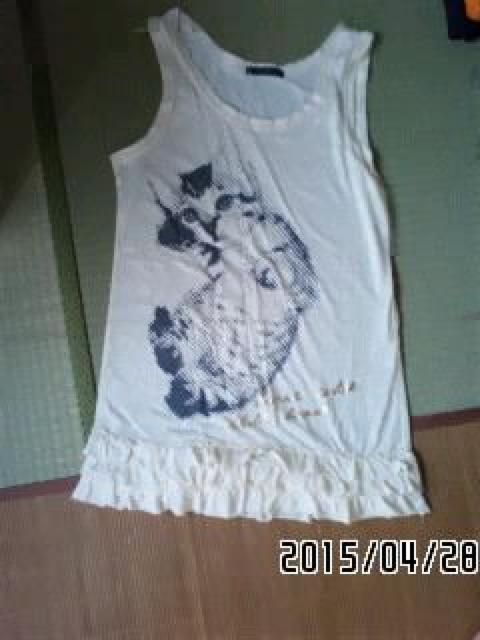 ロゴ&ネコプリント裾フリルチュニック < 女性ファッション  ロゴ&ネコプリント裾フリルチュニック  < 女性ファッションの