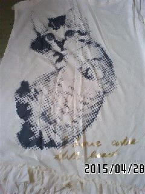 ロゴ&ネコプリント裾フリルチュニック < 女性ファッション  ロゴ&ネコプリント裾フリルチュニック < 女性ファッションの