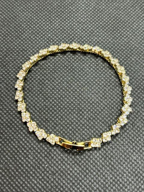 即決 ゴールドカラー ブレスレット < 女性アクセサリー/時計  即決 ゴールドカラー ブレスレット < 女性アクセサリー/時計の