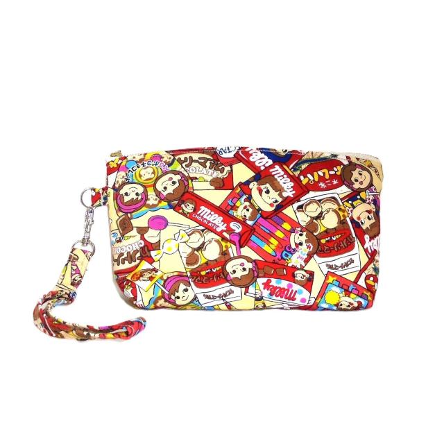 【21p幅】◆ペコちゃん・不二家お菓子×クリーム地◆ストラップ持ち手付きファスナーポーチ < 女性ファッション 【21p幅】◆ペコちゃん・不二家お菓子×クリーム地◆ストラップ持ち手付きファスナーポーチ < 女性ファッションの