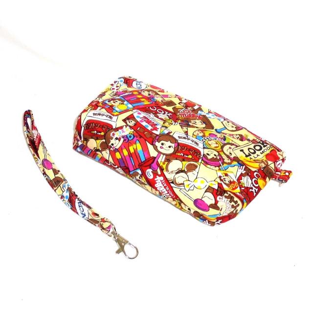 【21p幅】◆ペコちゃん・不二家お菓子×クリーム地◆ストラップ持ち手付きファスナーポーチ < 女性ファッション 【21p幅】◆ペコちゃん・不二家お菓子×クリーム地◆ストラップ持ち手付きファスナーポーチ < 女性ファッションの