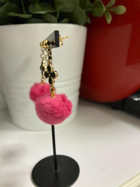 ハンドメイド ファーボールのチャームを使用したピアス < 女性ファッション  ハンドメイド ファーボールのチャームを使用したピアス < 女性ファッションの