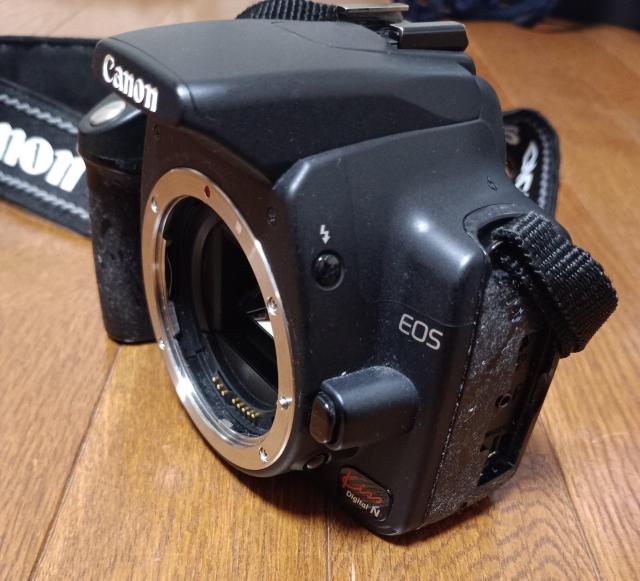 Canon EOS Kiss Digital N �{�f�B �f�W�^����჌�t�J���� �� �Ɠd/AV�� 