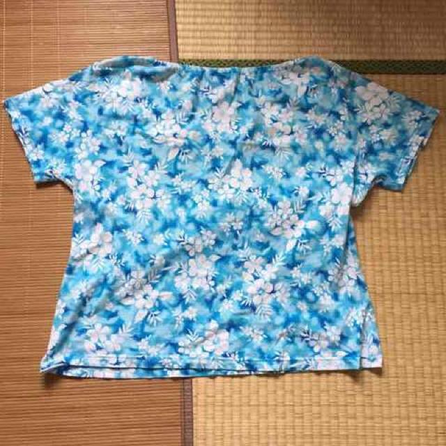 エスニック古着・ブルー系タイダイ&ハイビスカス柄Tシャツ。 < 女性ファッション  エスニック古着・ブルー系タイダイ&ハイビスカス柄Tシャツ。 < 女性ファッションの