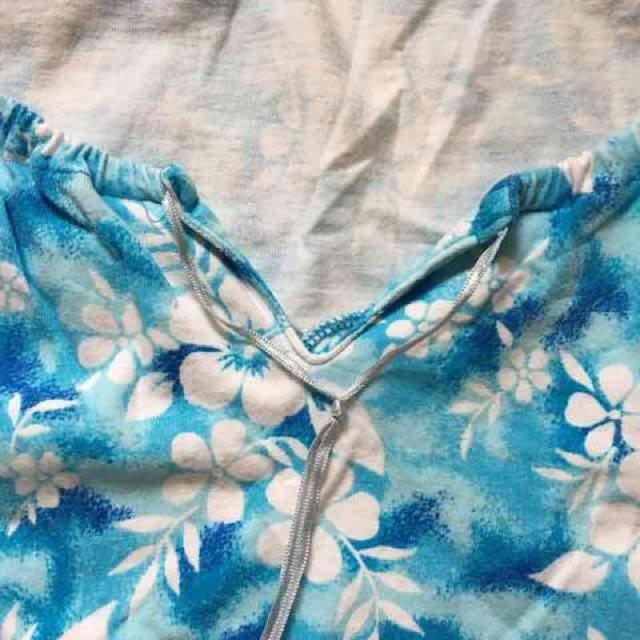 エスニック古着・ブルー系タイダイ&ハイビスカス柄Tシャツ。 < 女性ファッション  エスニック古着・ブルー系タイダイ&ハイビスカス柄Tシャツ。 < 女性ファッションの