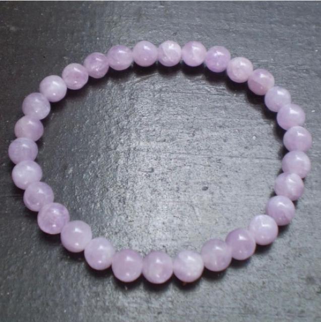 6ミリ玉 クンツァイトブレスレット 天然石 パワーストーン < 女性アクセサリー/時計 6ミリ玉 クンツァイトブレスレット 天然石 パワーストーン < 女性アクセサリー/時計の