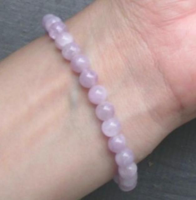 6ミリ玉 クンツァイトブレスレット 天然石 パワーストーン < 女性アクセサリー/時計 6ミリ玉 クンツァイトブレスレット 天然石 パワーストーン < 女性アクセサリー/時計の