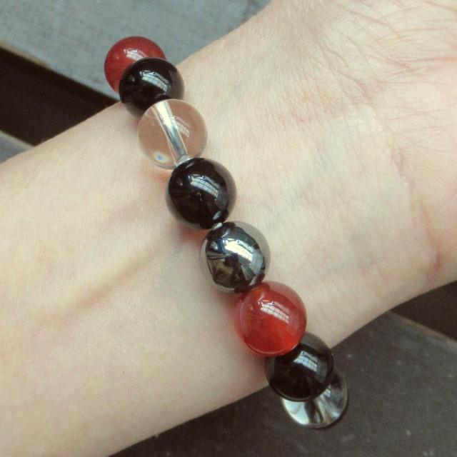 カーネリアンxオニキスxヘマタイトx水晶ブレスレット 天然石 パワーストーン < 男性アクセサリー/時計 カーネリアンxオニキスxヘマタイトx水晶ブレスレット 天然石 パワーストーン < 男性アクセサリー/時計の