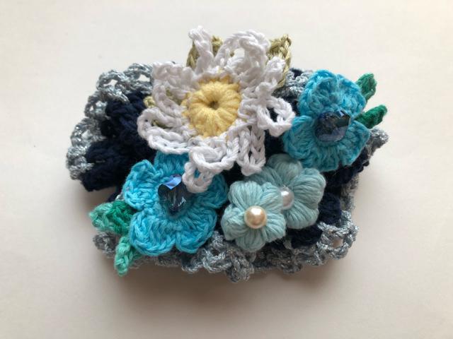 ハンドメイド ボリューム シュシュ マーガレットとガラスビーズのお花とぷっくりお花♪コットン ガーリー ネイビー < 女性ファッション  ハンドメイド ボリューム シュシュ マーガレットとガラスビーズのお花とぷっくりお花♪コットン ガーリー ネイビー  < 女性ファッションの