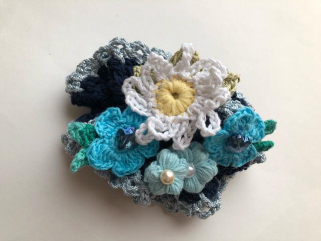 ハンドメイド ボリューム シュシュ マーガレットとガラスビーズのお花とぷっくりお花♪コットン ガーリー ネイビー < 女性ファッション  ハンドメイド ボリューム シュシュ マーガレットとガラスビーズのお花とぷっくりお花♪コットン ガーリー ネイビー < 女性ファッションの