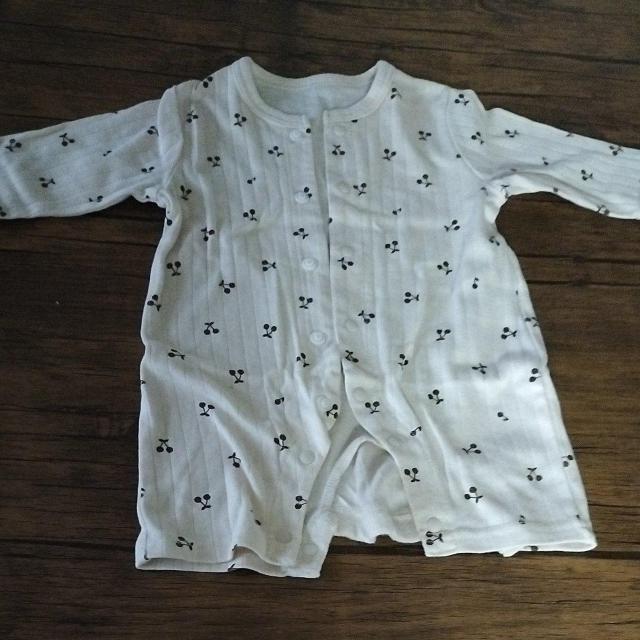 50〜60 ベビー服 ベージュ チェリー 美品 < キッズ/ベビー  50〜60 ベビー服 ベージュ チェリー 美品  < キッズ/ベビーの