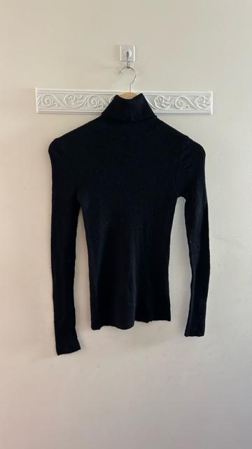 ユニクロ エクストラファインメリノリブタートルネックセーター 長袖ニット 長袖セーター 黒 ブラック M < ブランド ユニクロ エクストラファインメリノリブタートルネックセーター 長袖ニット 長袖セーター 黒 ブラック M < ブランドの