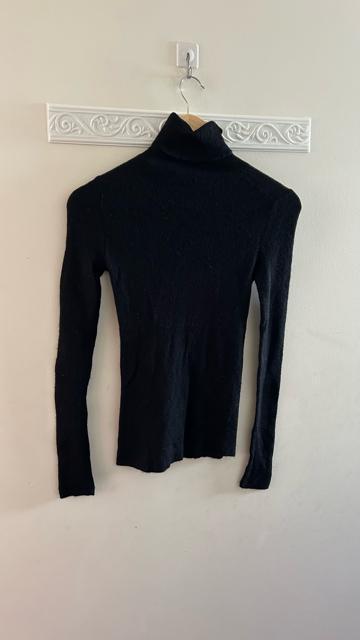 ユニクロ エクストラファインメリノリブタートルネックセーター 長袖ニット 長袖セーター 黒 ブラック M < ブランド ユニクロ エクストラファインメリノリブタートルネックセーター 長袖ニット 長袖セーター 黒 ブラック M < ブランドの